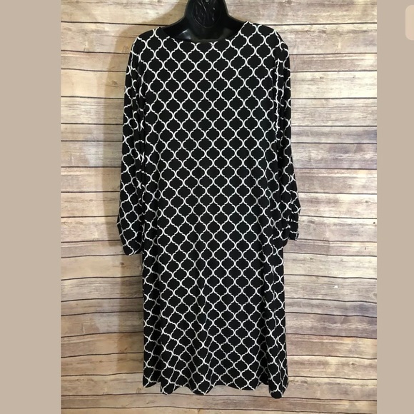 ❌SOLD❌Black & White Pullover Dress Plus Size 3X - Picture 2 of 6
